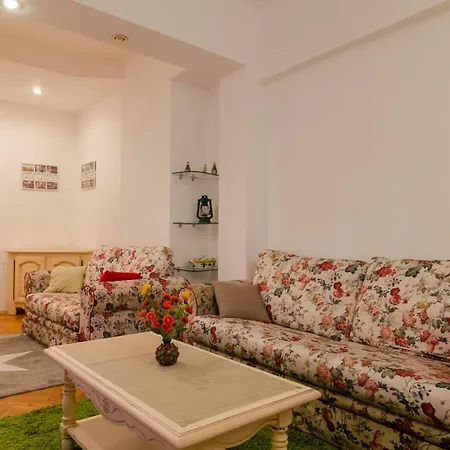 Cozy At The Heart Of Apartment *